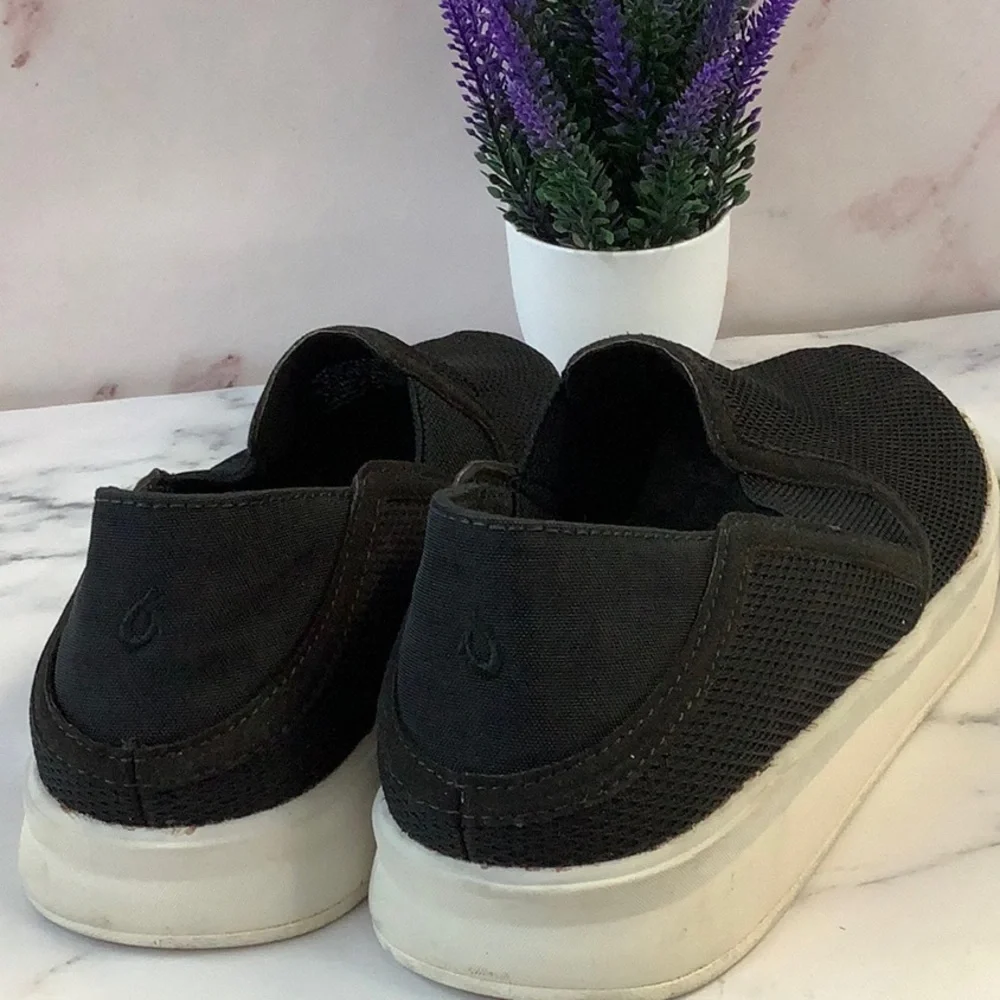 New Olukai (Olu = comfort, Kai = Ocean) Women's Slip-on shoe in Black Size 6.5